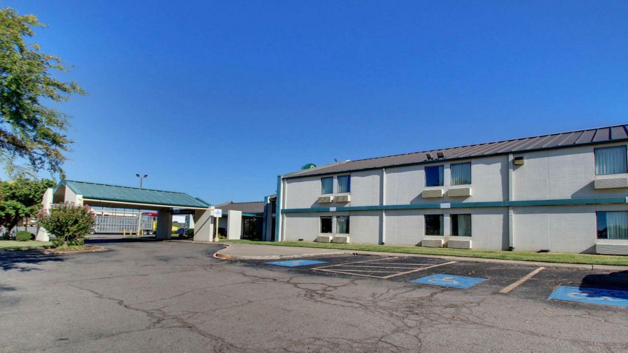 Baymont Inn & Suites Shawnee Eksteriør billede