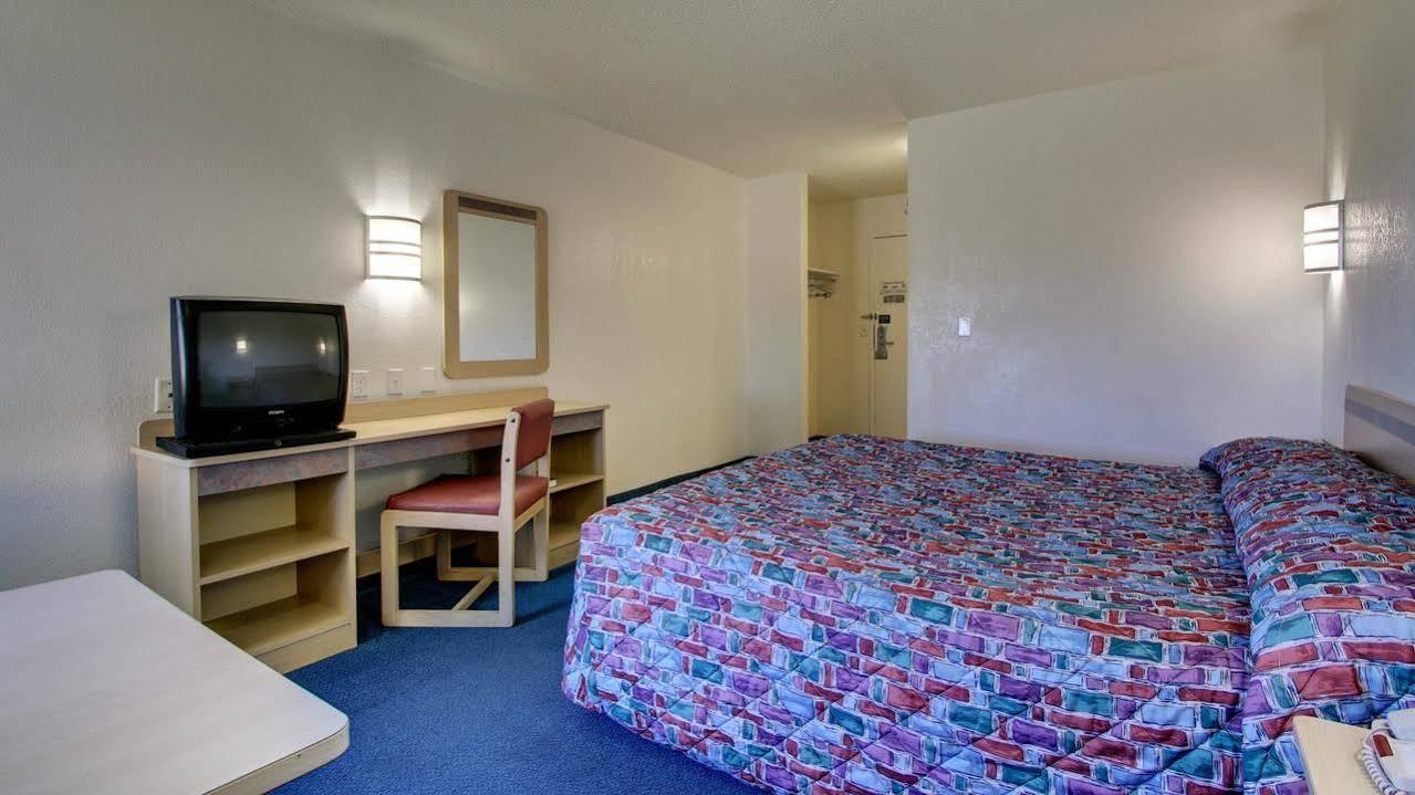 Baymont Inn & Suites Shawnee Eksteriør billede